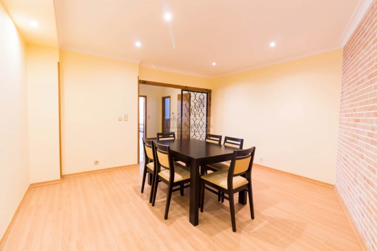 Apartamento T2 para Arrendamento em Algés, Linda-A-Velha e Cruz Quebrada-Dafundo Foto 6