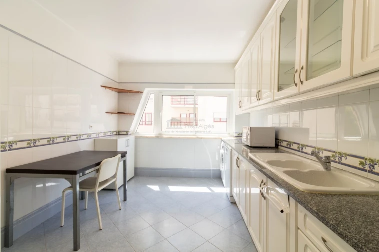 Apartamento T2 para Arrendamento em Algés, Linda-A-Velha e Cruz Quebrada-Dafundo Foto 10