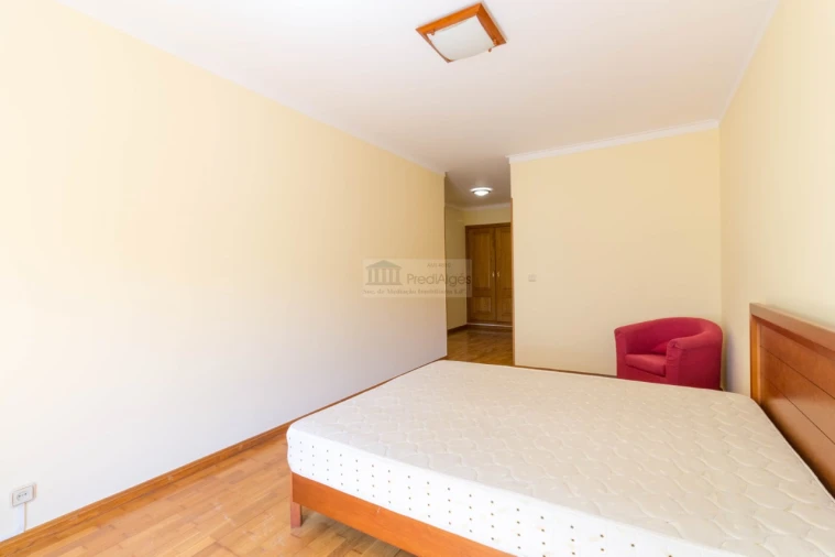 Apartamento T2 para Arrendamento em Algés, Linda-A-Velha e Cruz Quebrada-Dafundo Foto 18