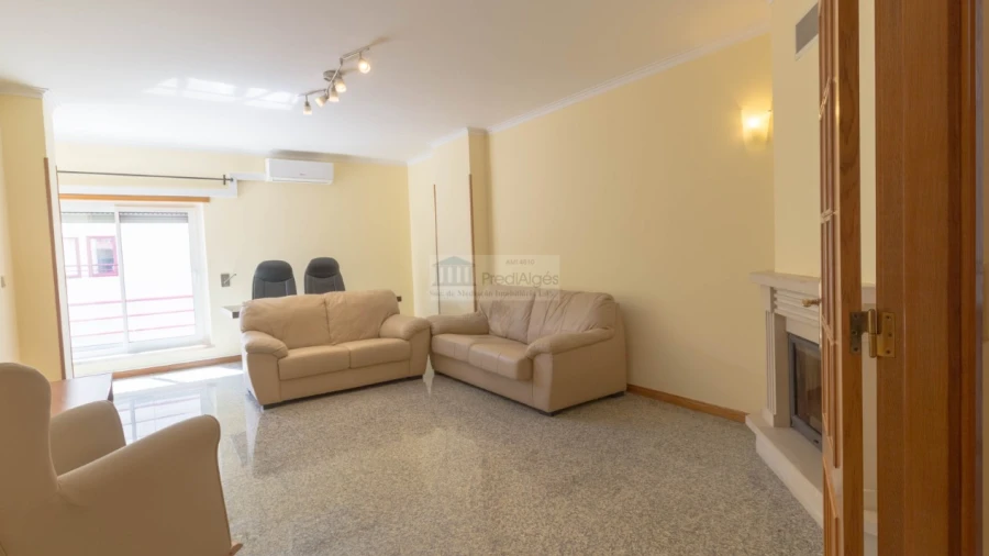 Apartamento T2 para Arrendamento em Algés, Linda-A-Velha e Cruz Quebrada-Dafundo