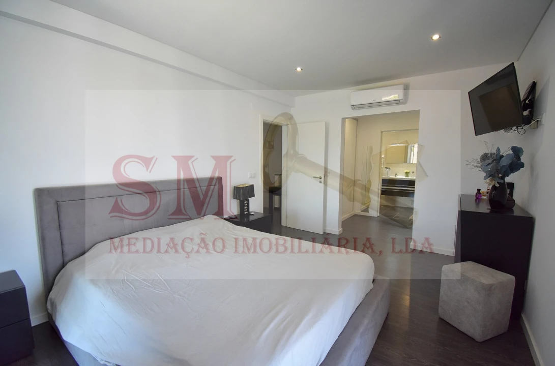 Moradia T4 para Venda em Fernao Ferro Foto 45