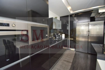 Moradia T4 para Venda em Fernao Ferro