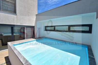 Moradia T4 para Venda em Fernao Ferro