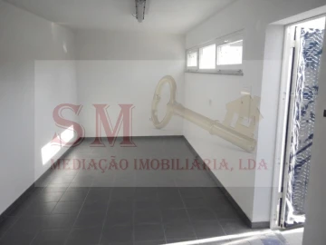 Moradia T4 para Venda em Fernao Ferro