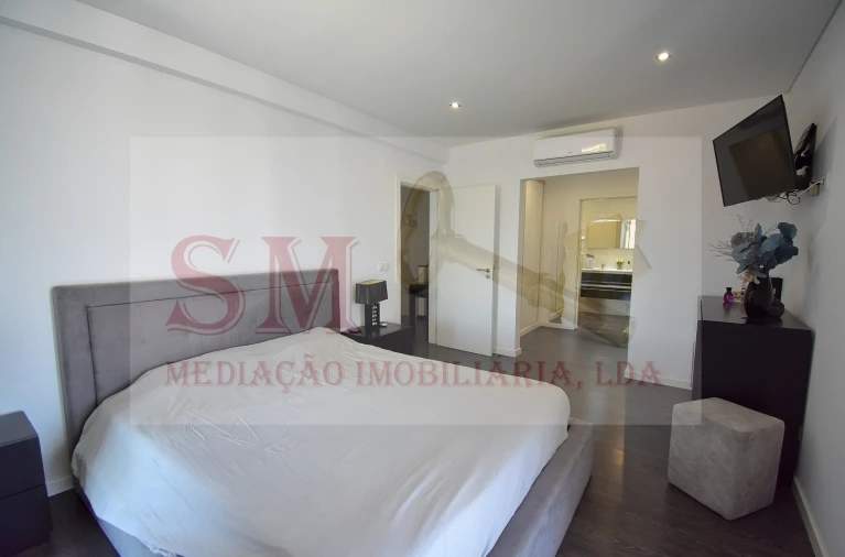 Moradia T4 para Venda em Fernao Ferro Foto 45