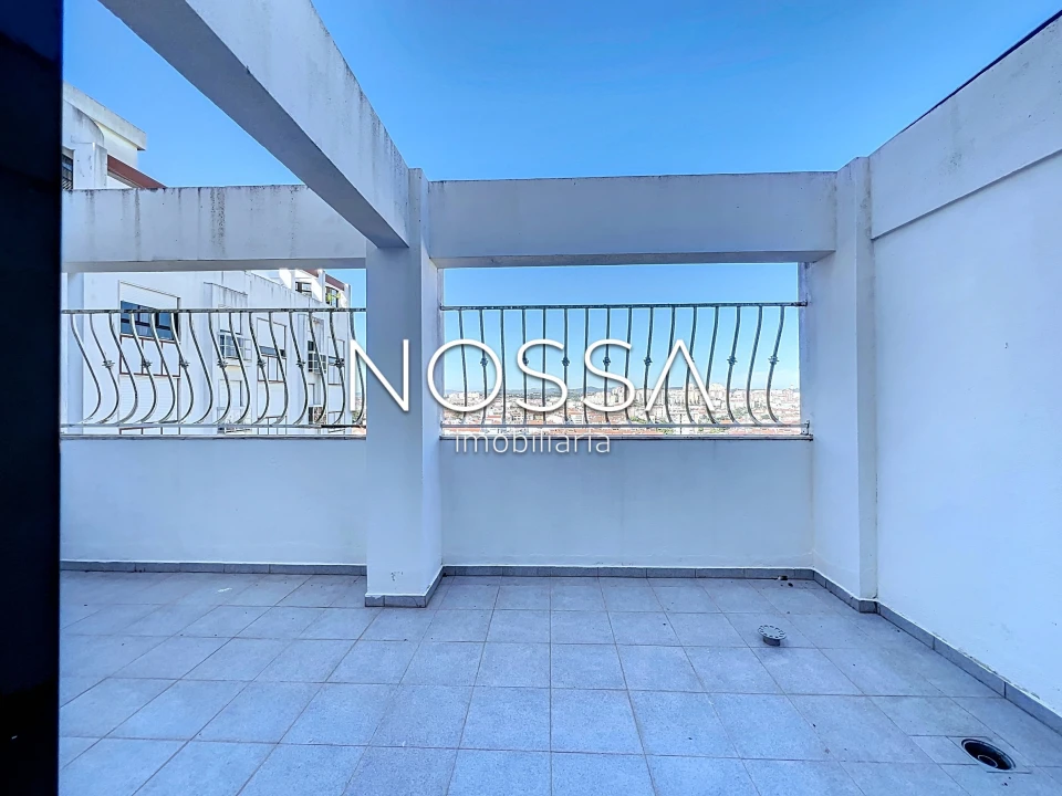 Apartamento T3 para Venda em Algueirão-Mem Martins Foto 2
