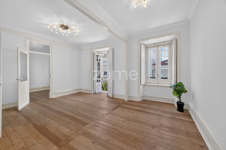 Apartamento T6 para Venda em Avenidas Novas Foto 8