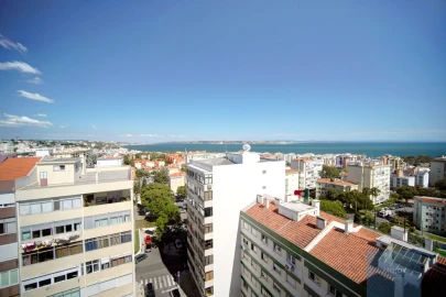 Apartamento T3 para Venda em Oeiras e São Julião da Barra, Paço de Arcos e Caxias