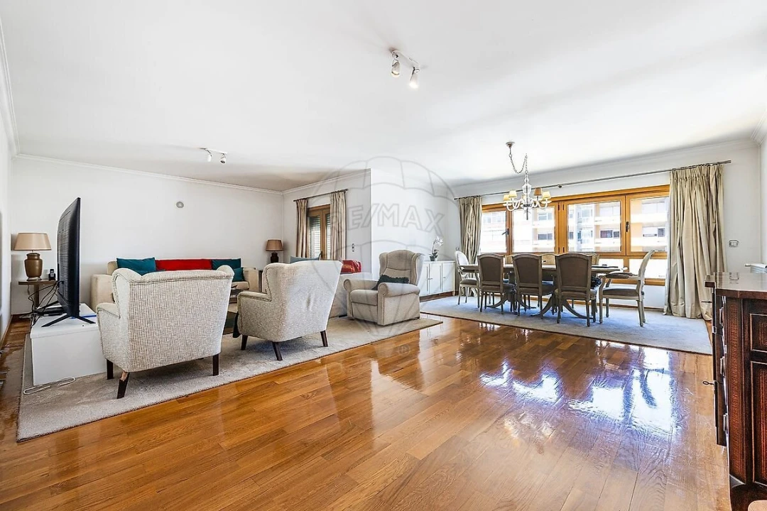Apartamento T4 para Venda em Lumiar Foto 1