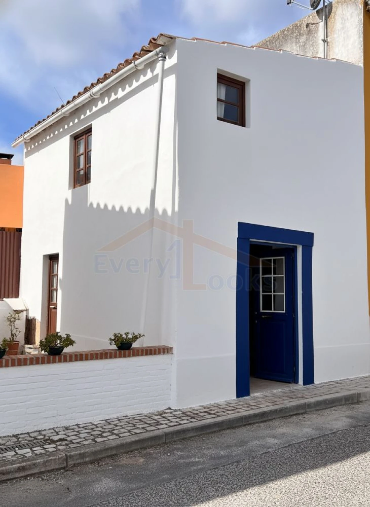 Moradia T1 para Venda em Olho Marinho Foto 1