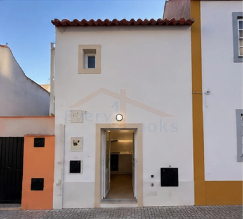 Moradia T1 para Venda em Olho Marinho Foto 7
