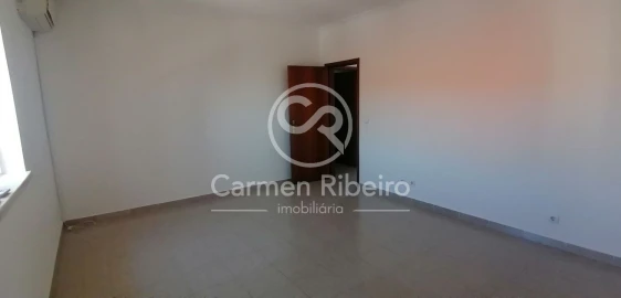Moradia T4 para Venda em Fronteira