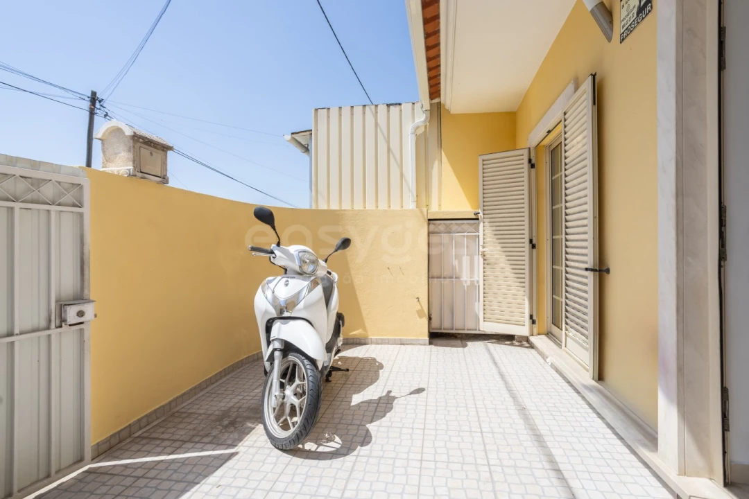 Moradia T2 para Venda em Amora Foto 2