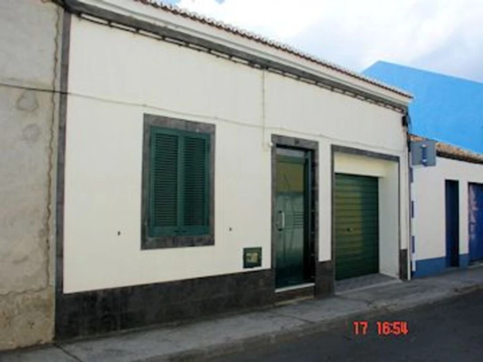 Moradia T5 para Venda em Rabo de Peixe Foto 1