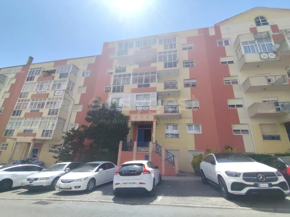 Apartamento T2 para Venda em Algueirão-Mem Martins Foto 1