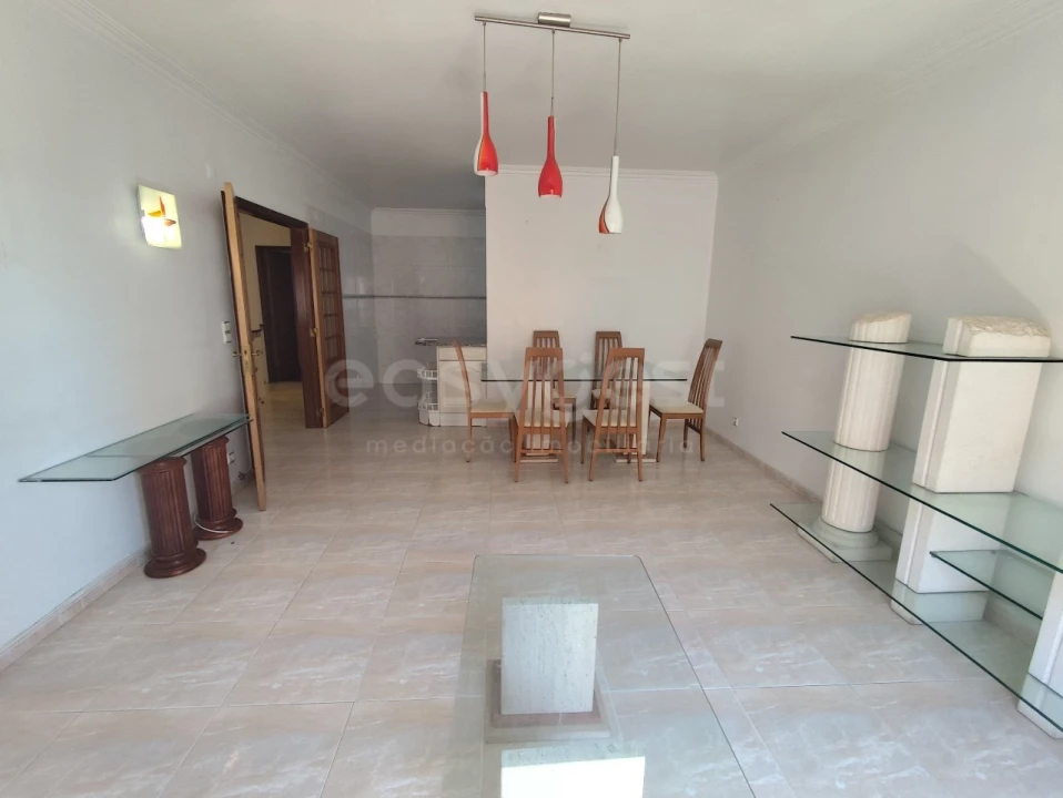 Apartamento T2 para Venda em Algueirão-Mem Martins Foto 3