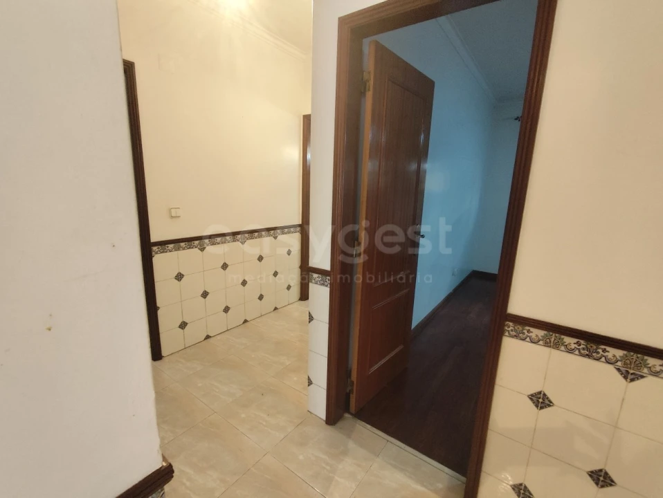 Apartamento T2 para Venda em Algueirão-Mem Martins Foto 16