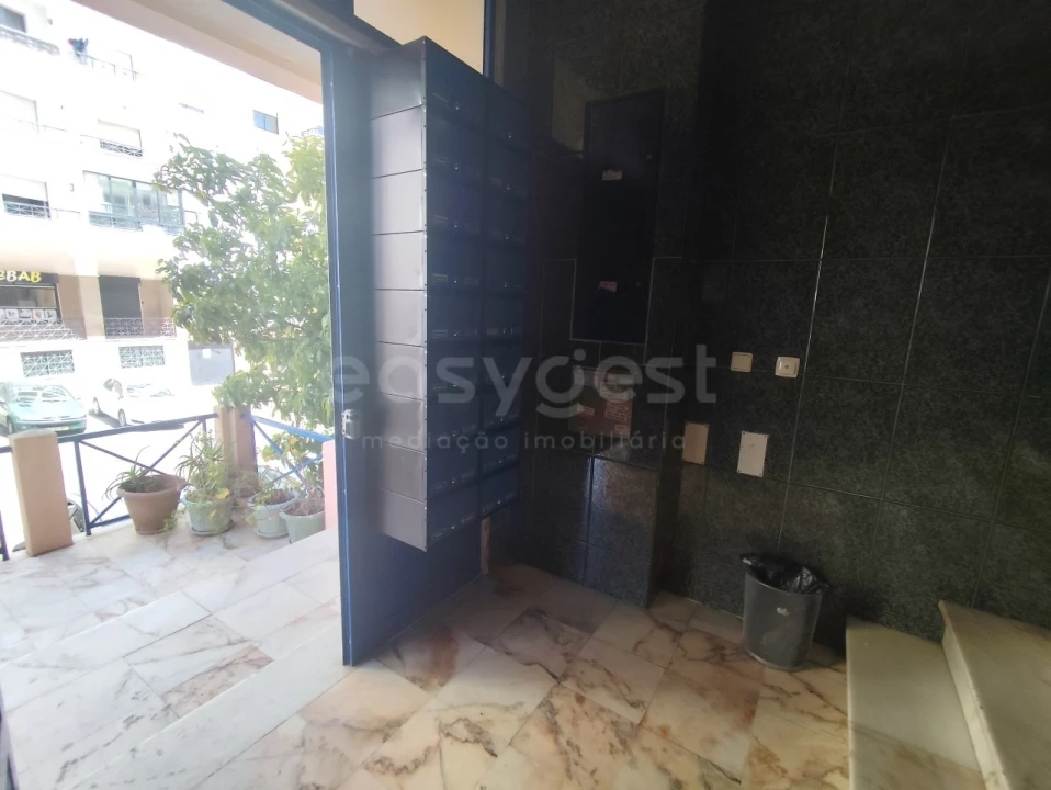 Apartamento T2 para Venda em Algueirão-Mem Martins Foto 18