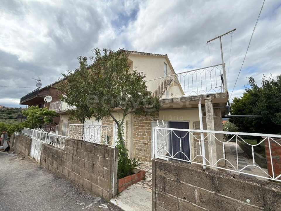 Moradia T6 para Venda em Urros e Peredo dos Castelhanos Foto 1