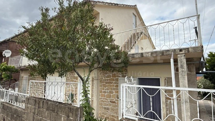 Moradia T6 para Venda em Urros e Peredo dos Castelhanos