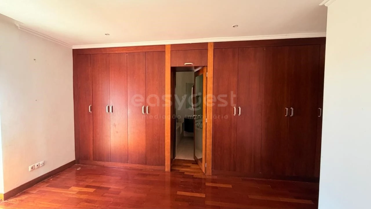 Moradia T4 para Venda em Alcabideche Foto 7