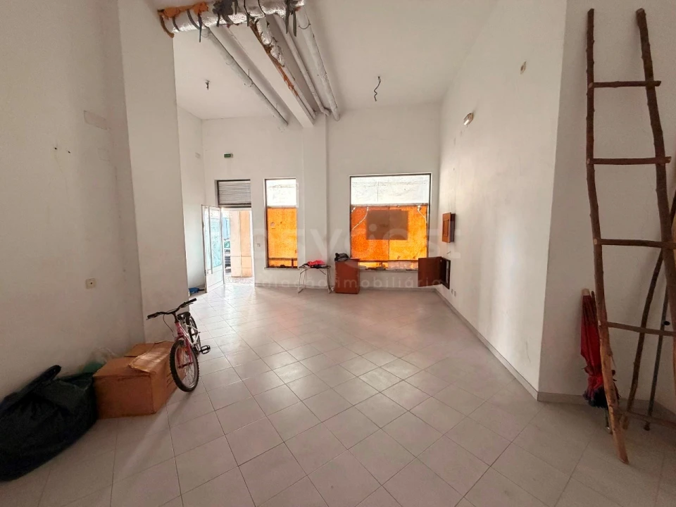 Loja para Venda em Setubal (São Sebastião) Foto 3