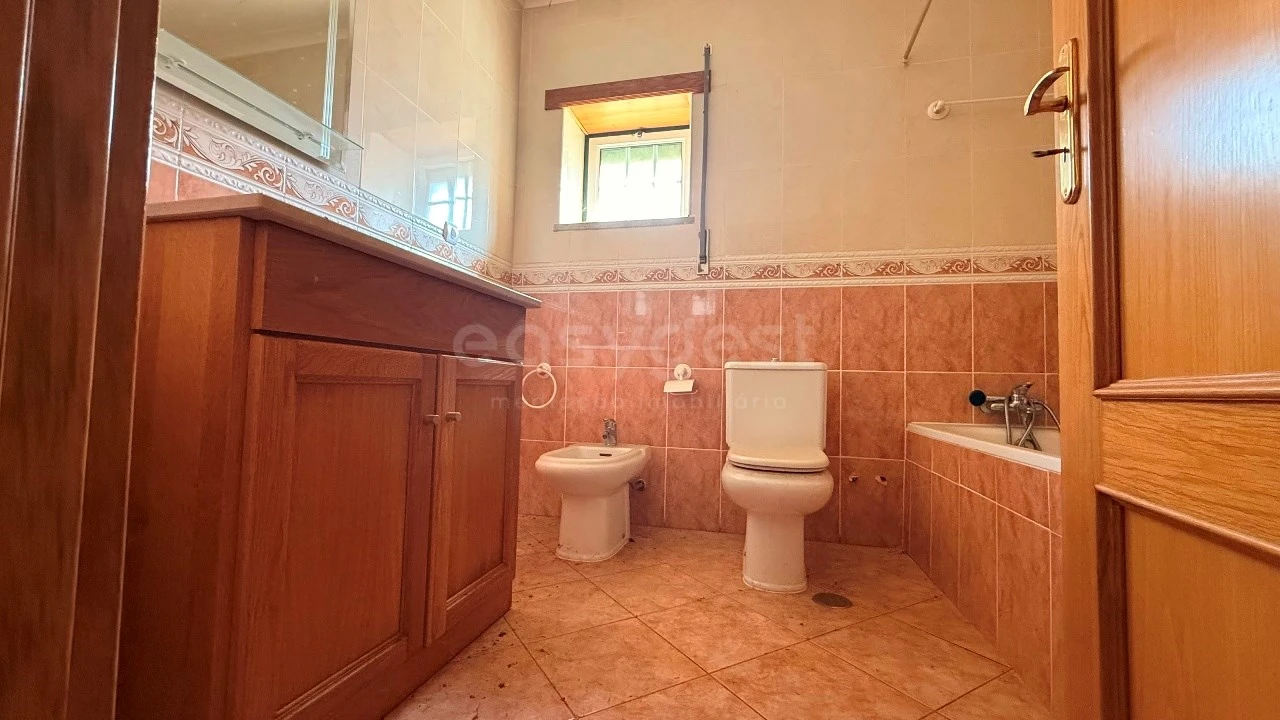 Prédio para Venda em Tortosendo Foto 8