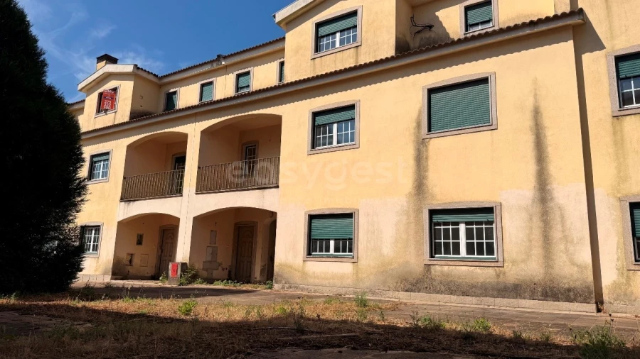 Prédio para Venda em Tortosendo Foto 2