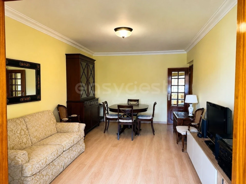 Apartamento T3 para Venda em Carcavelos e Parede Foto 1