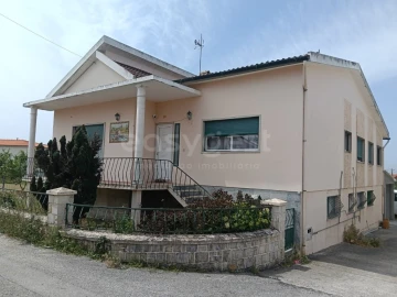 Moradia T4 para Venda em Pataias e Martingança