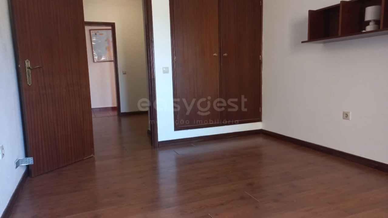 Moradia T5 para Venda em Azoia de Cima e Tremês Foto 12