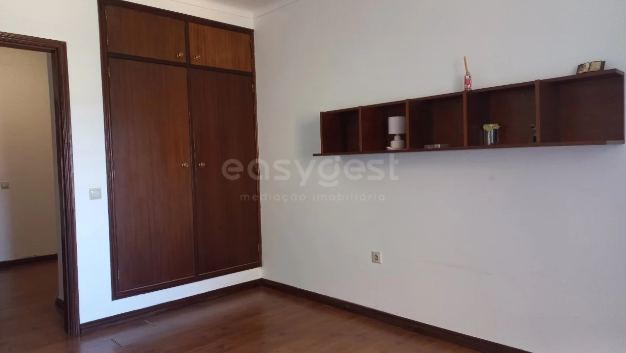 Moradia T5 para Venda em Azoia de Cima e Tremês Foto 14