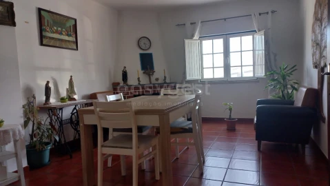 Moradia T5 para Venda em Azoia de Cima e Tremês