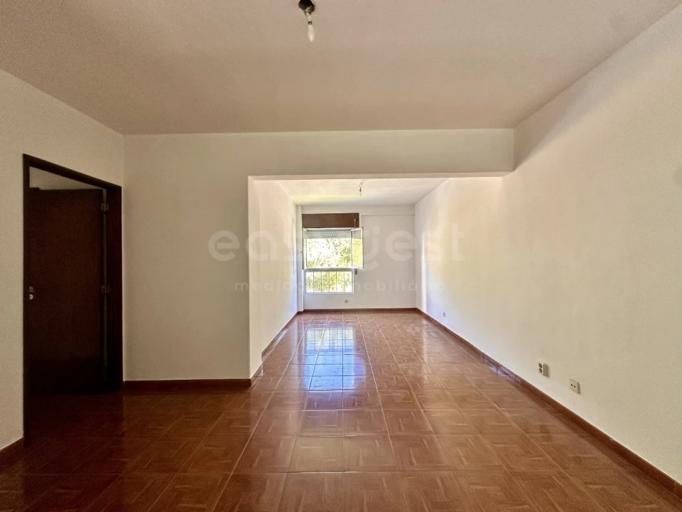 Apartamento T2 para Venda em Campolide Foto 1