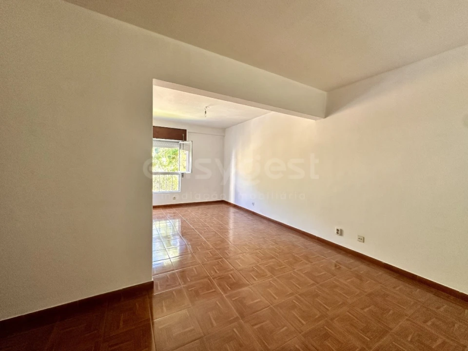 Apartamento T2 para Venda em Campolide Foto 2