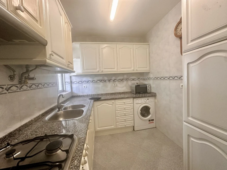 Apartamento T2 para Venda em Campolide Foto 6
