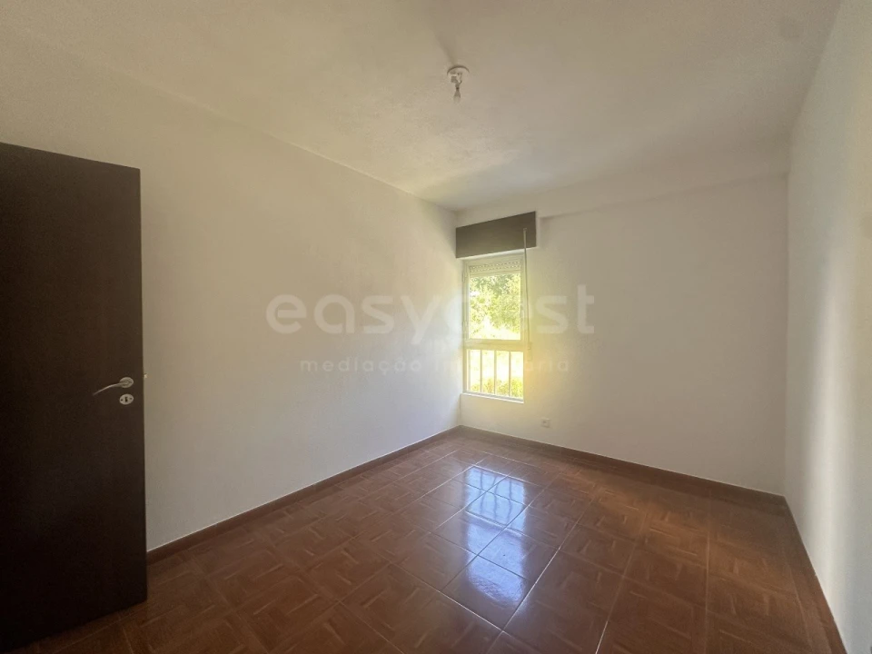 Apartamento T2 para Venda em Campolide Foto 7