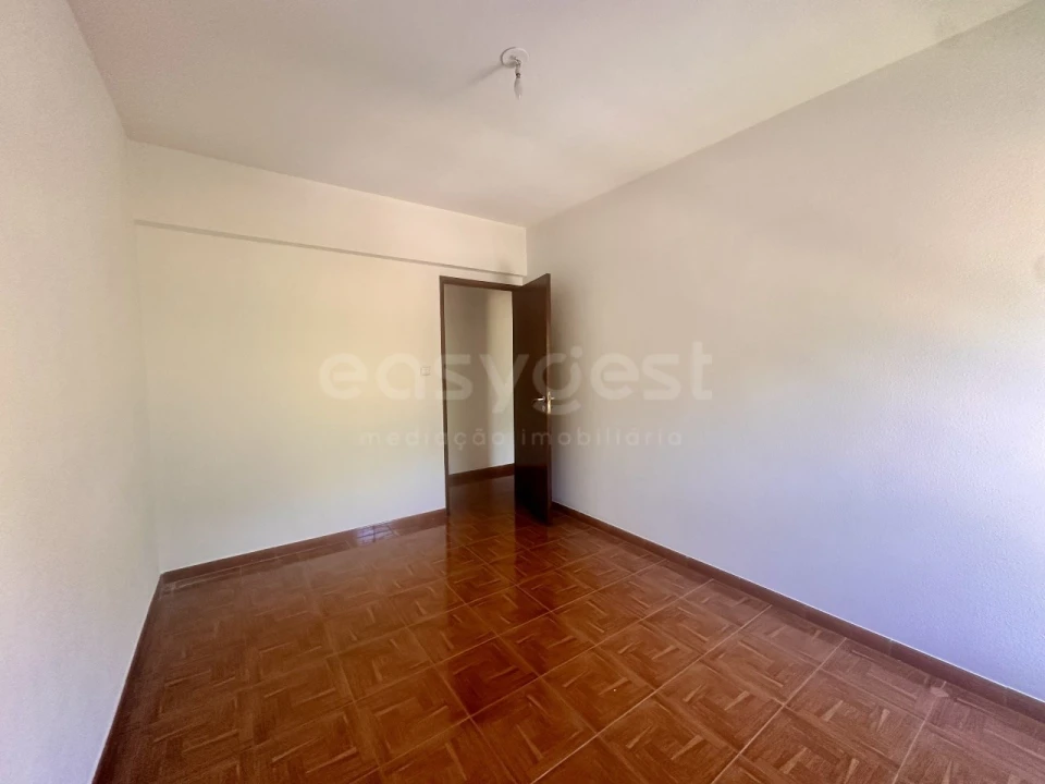 Apartamento T2 para Venda em Campolide Foto 8