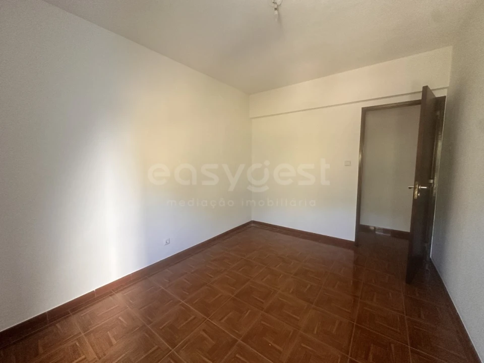 Apartamento T2 para Venda em Campolide Foto 9