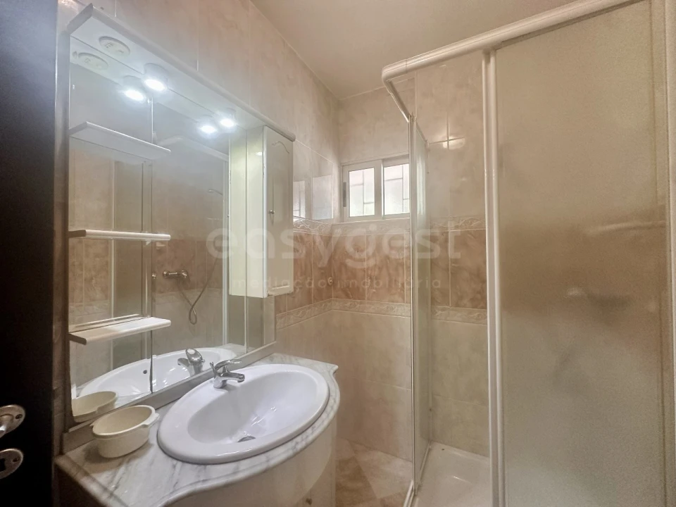 Apartamento T2 para Venda em Campolide Foto 13