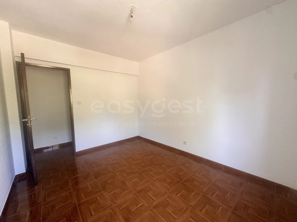 Apartamento T2 para Venda em Campolide Foto 14
