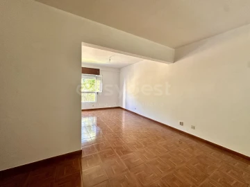Apartamento T2 para Venda em Campolide