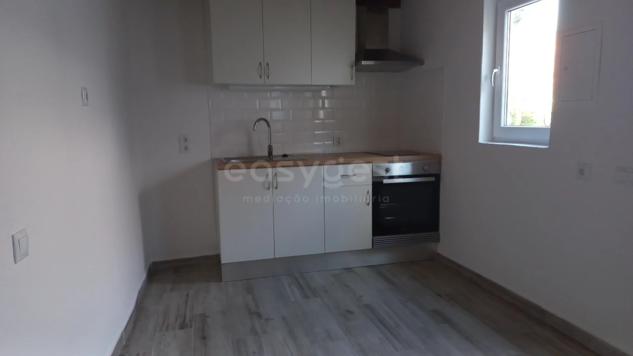 Moradia T1 para Venda em Amiais de Baixo Foto 4