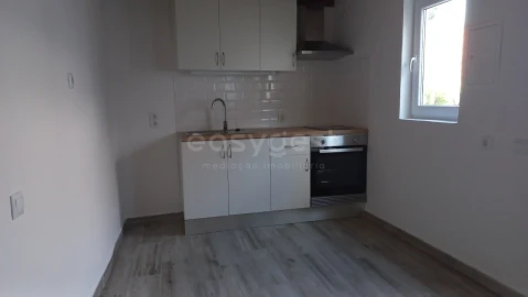 Moradia T1 para Venda em Amiais de Baixo