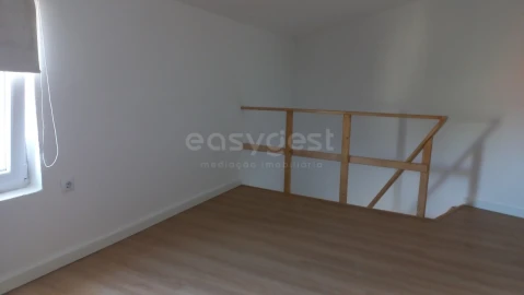 Moradia T1 para Venda em Amiais de Baixo