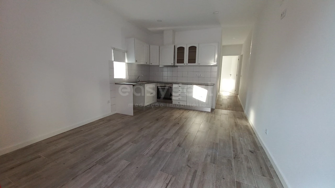 Moradia T2 para Venda em Amiais de Baixo Foto 5