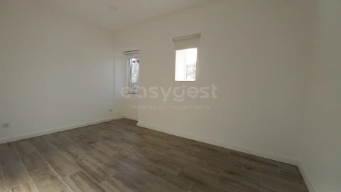 Moradia T2 para Venda em Amiais de Baixo