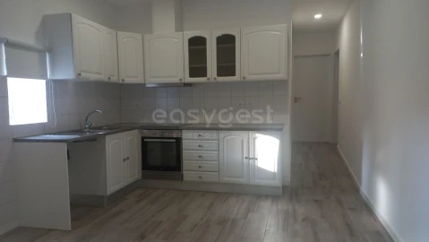 Moradia T2 para Venda em Amiais de Baixo