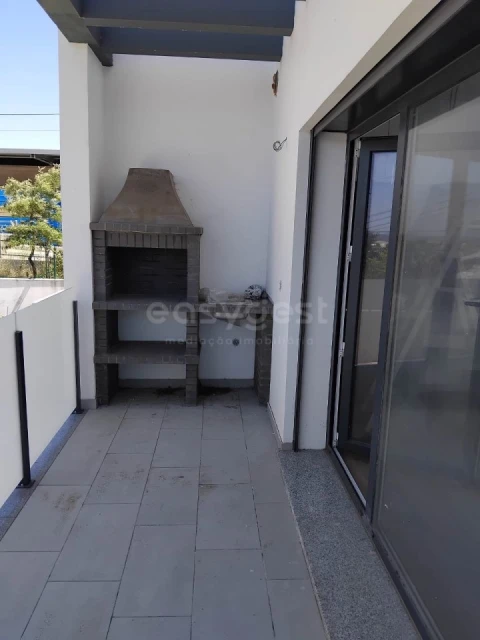 Moradia T3 para Venda em Santa Catarina da Serra e Chainça