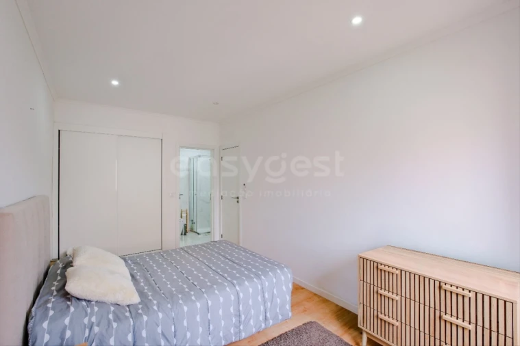 Apartamento T3 para Venda em Benfica Foto 2